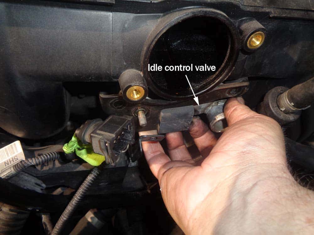 See U3572 repair manual